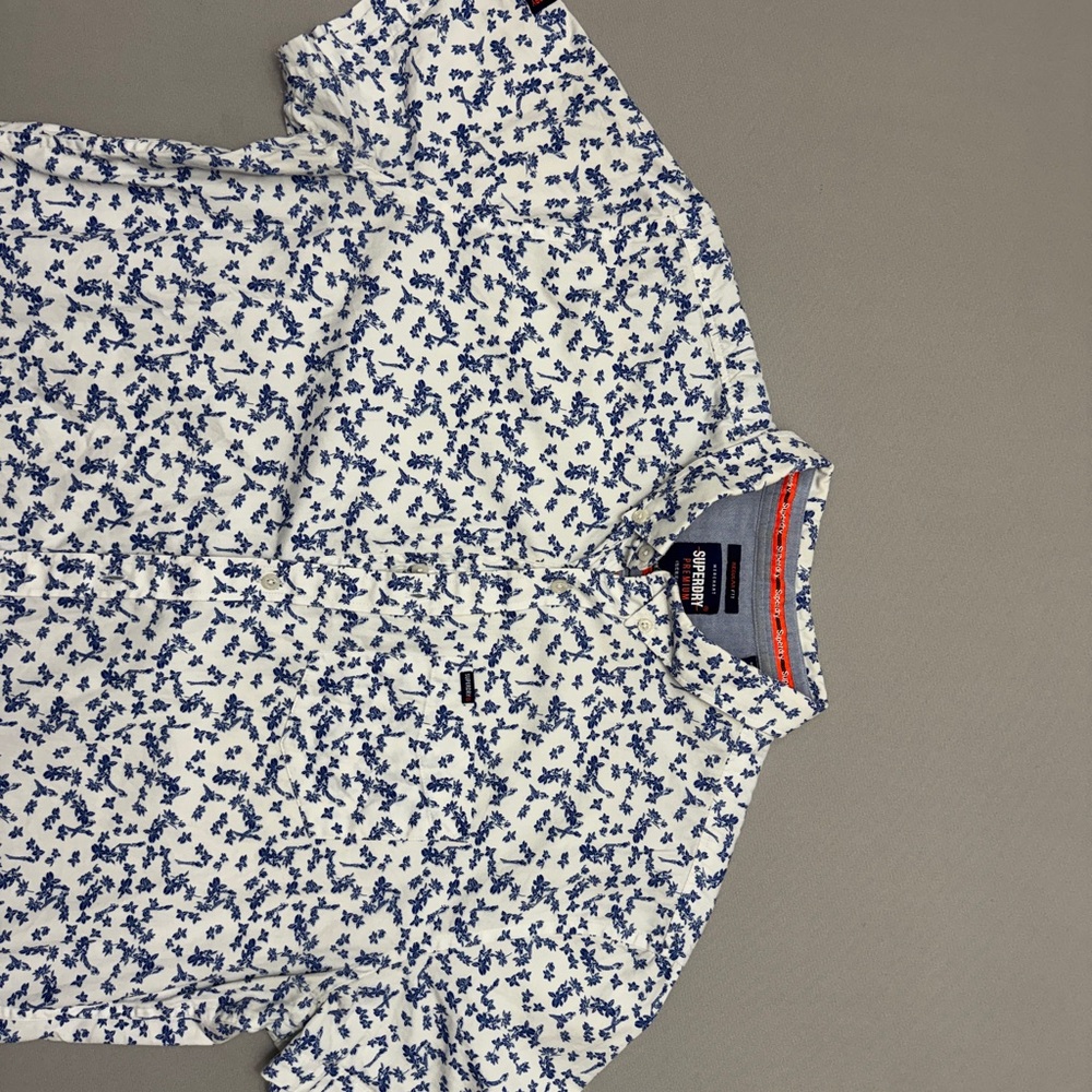 Superdry Men’s White Short-Sleeve Button-Up with Blue Floral Print XL - Picture 2 of 9